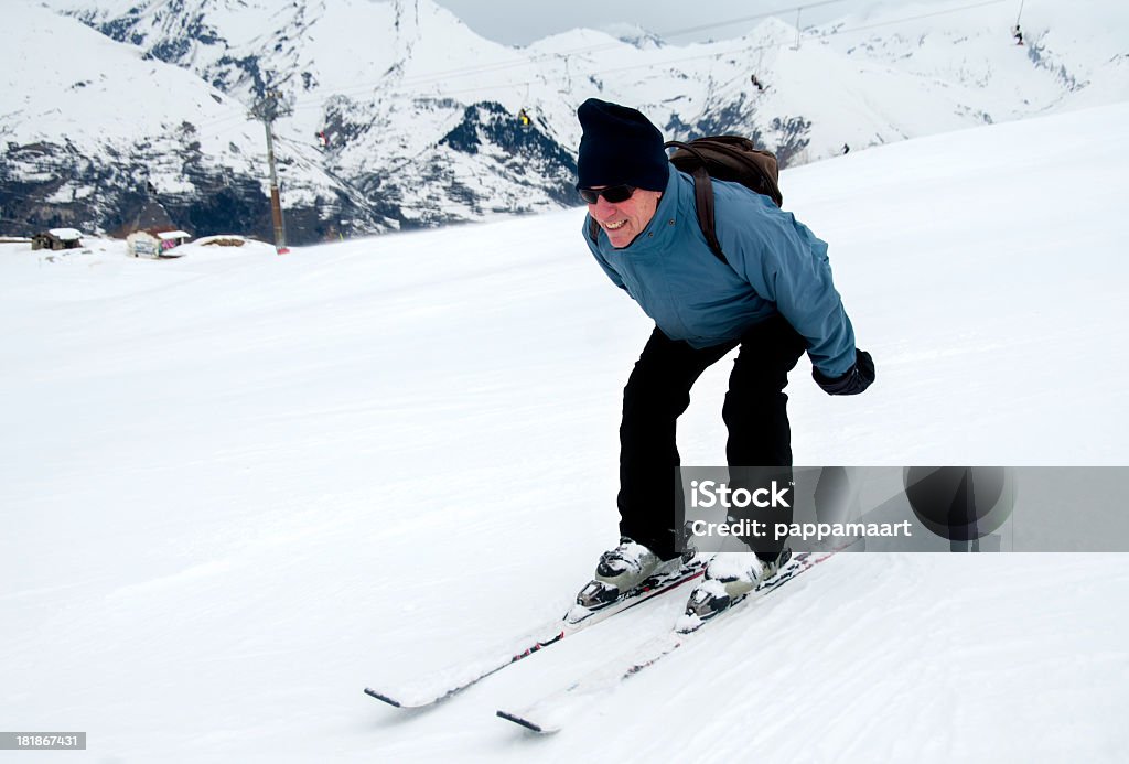 Skieur en bas ou décroissant - Photo de Activité libre de droits
