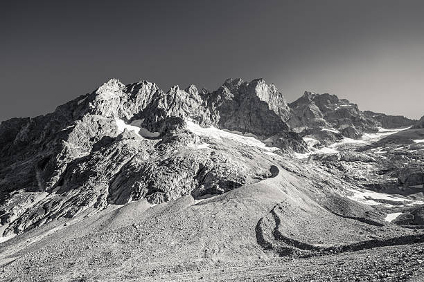istock Beautiful Mountain Landscape 181867436