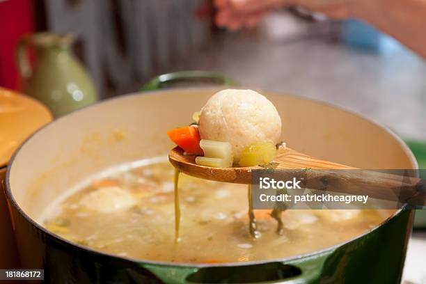 Foto de Sopa De Bola De Matzo e mais fotos de stock de sopa de bola de matzo - sopa de bola de matzo, Comida, Cozinhar