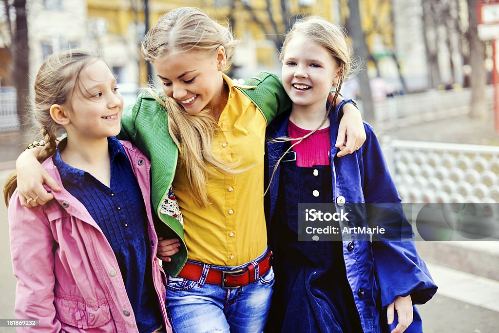 Tres chicas - Foto de stock de 10-11 años libre de derechos