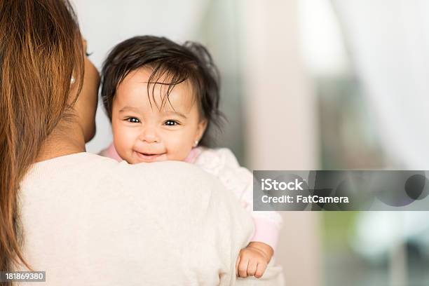 Madre E Bambino - Fotografie stock e altre immagini di Adulto - Adulto, Adulto di mezza età, Allegro