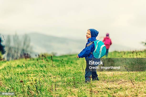 Hiking Da Bambino - Fotografie stock e altre immagini di 2-3 anni - 2-3 anni, 6-7 anni, Abbigliamento casual