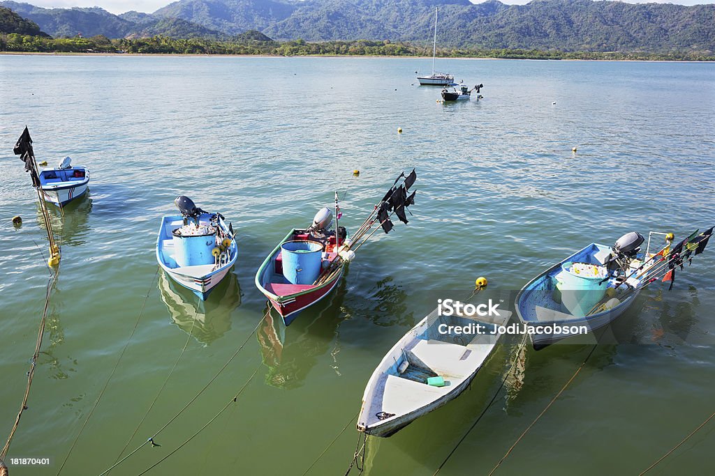 小さな漁船コスタリカの村 - カラフルのロイヤリティフリーストックフォト