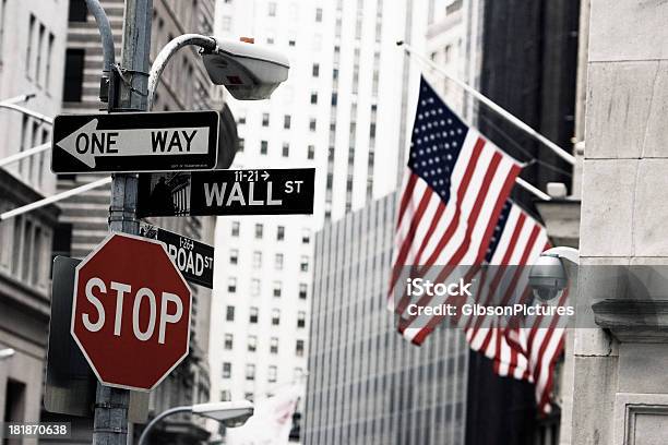 Foto de Wall Street Nova York e mais fotos de stock de Banco - Edifício financeiro - Banco - Edifício financeiro, Bandeira, Bandeira Norte-Americana