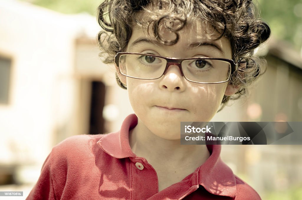 Ребенок whit большой очки - Стоковые фото Горизонтальный роялти-фри