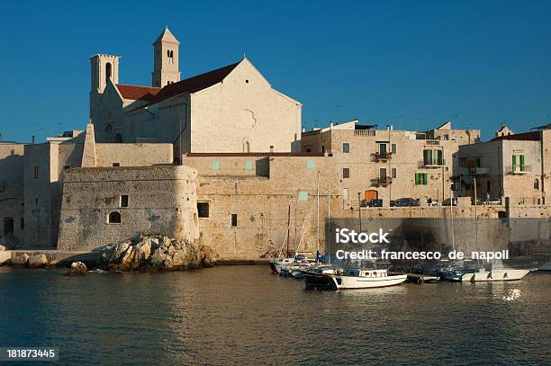 Photo libre de droit de Little Port Of Giovinazzo Baripouilles banque d'images et plus d'images libres de droit de Giovinazzo - Giovinazzo, Bateau de plaisance, Bleu