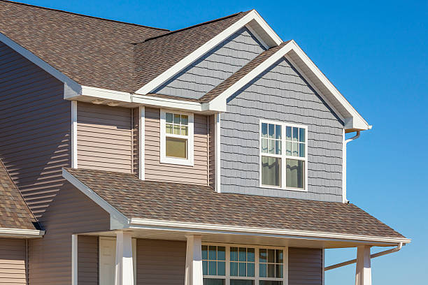istock Mixed Materials House: Cedar, Vinyl, Asphalt Roof 181874115