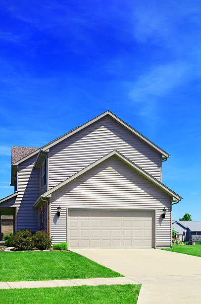 istock New home construction showing Vinyl Siding, Garage Door 181874386