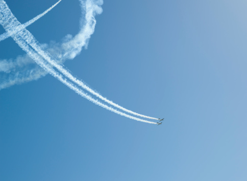Aerobatic stunt muestran en el cielo photo