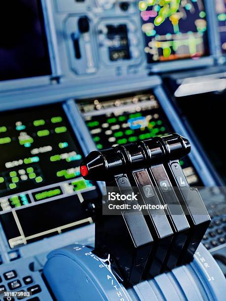 Airbus A380 Spinta Leve Di Estrazione - Fotografie stock e altre immagini di Cabina di pilotaggio - Cabina di pilotaggio, Acceleratore, Aeroplano