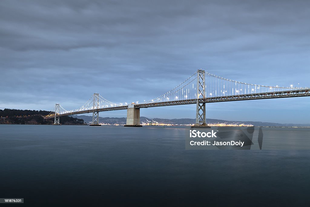 サンフランシスコ・ベイブリッジ - 2000年のロイヤリ�ティフリーストックフォト