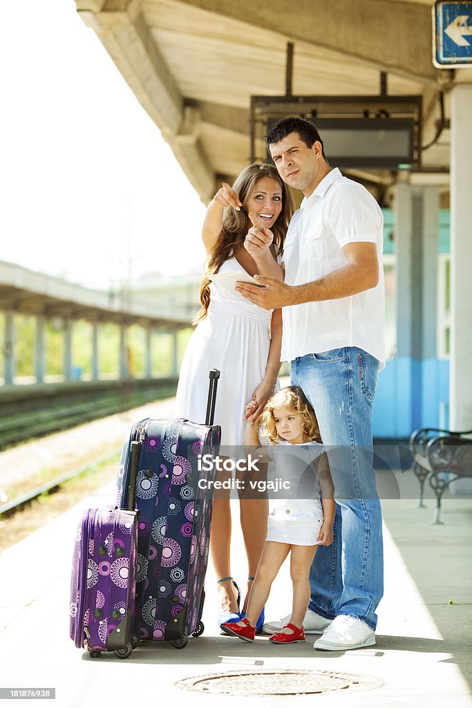 Alegre família na Estação ferroviária. - Royalty-free 2-3 Anos Foto de stock