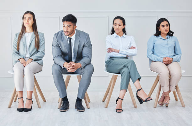 Men, women and wait for job interview or recruitment for corporate career, human resources or opportunity. Diversity, people and chairs for hiring thinking of late process, workforce or staff delay hombres, mujeres y esperan una entrevista de trabajo o reclutamiento para carrera corporativa, recursos humanos u oportunidad. diversidad, personas y sillas para la contratación pensando en el retraso del proceso, la fuerza laboral o el retraso del person