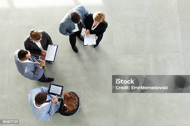 Trabajo En Equipo Foto de stock y más banco de imágenes de Adulto - Adulto, Adulto joven, Analizar