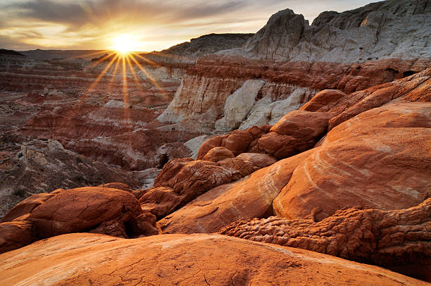 tramonto paesaggio a paria rimrocks, utah, stati uniti - landscape scenics nature desert foto e immagini stock