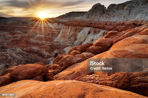 夕暮れ時の景観はパリア Rimrocks 米国ユタ州 - 自然の景観のストックフォトや画像を多数ご用意 - 自然の景観, 山, 自然