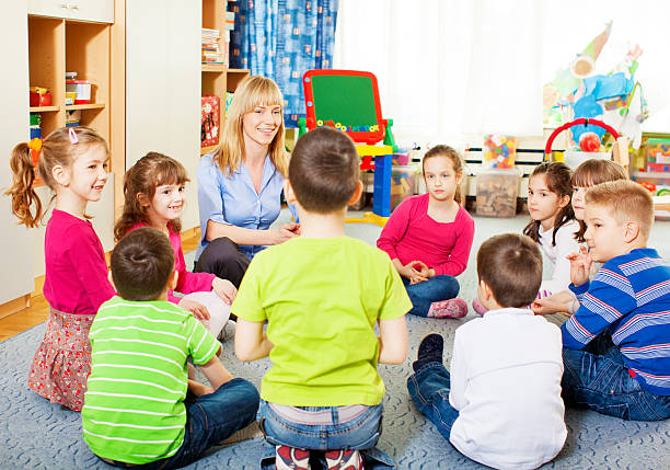 istock Teacher discussing with children 181877952