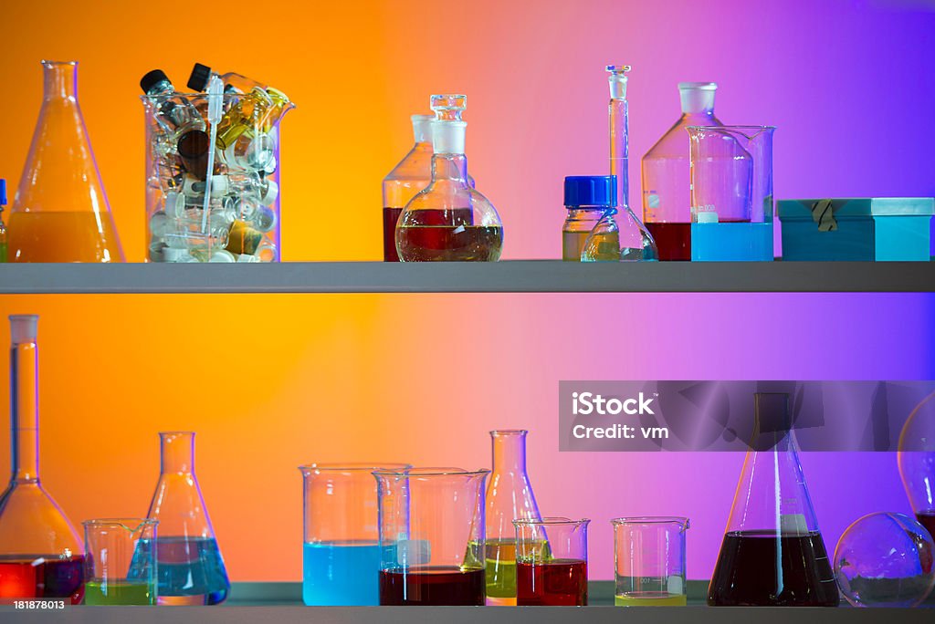 Material de vidrio de laboratorio - Foto de stock de Alquimia libre de derechos