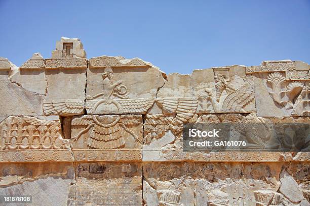 Photo libre de droit de Bas Relief Dans Persepolis Iran banque d'images et plus d'images libres de droit de Persépolis - Iran - Persépolis - Iran, Antique, Archéologie