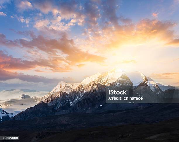 Monte Everest - Fotografie stock e altre immagini di Everest - Everest, Aurora, Altopiano