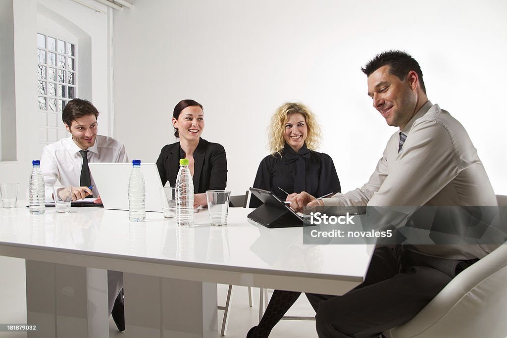 Équipe des affaires dans le bureau - Photo de Adulte libre de droits