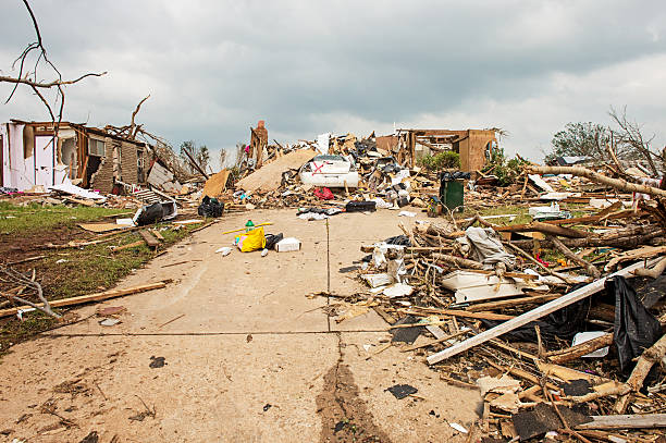 tornado danos - tornado ruined oklahoma environmental damage imagens e fotografias de stock