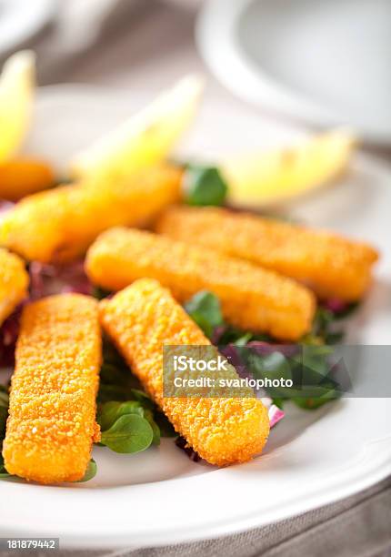 Peixe Inadvertidamente Com Salada - Fotografias de stock e mais imagens de Legumes - Legumes, Vara, Bacalhau