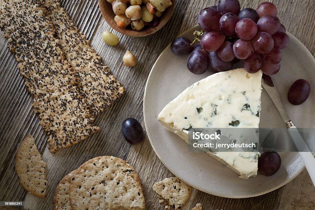 Azul y quesos con galletas - Foto de stock de Alimento libre de derechos