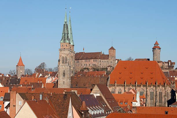 nuremberg Sebaldus church with castle sight of nuremberg with Sebaldus Kirche and Kaiserburg in background kaiserburg castle stock pictures, royalty-free photos & images