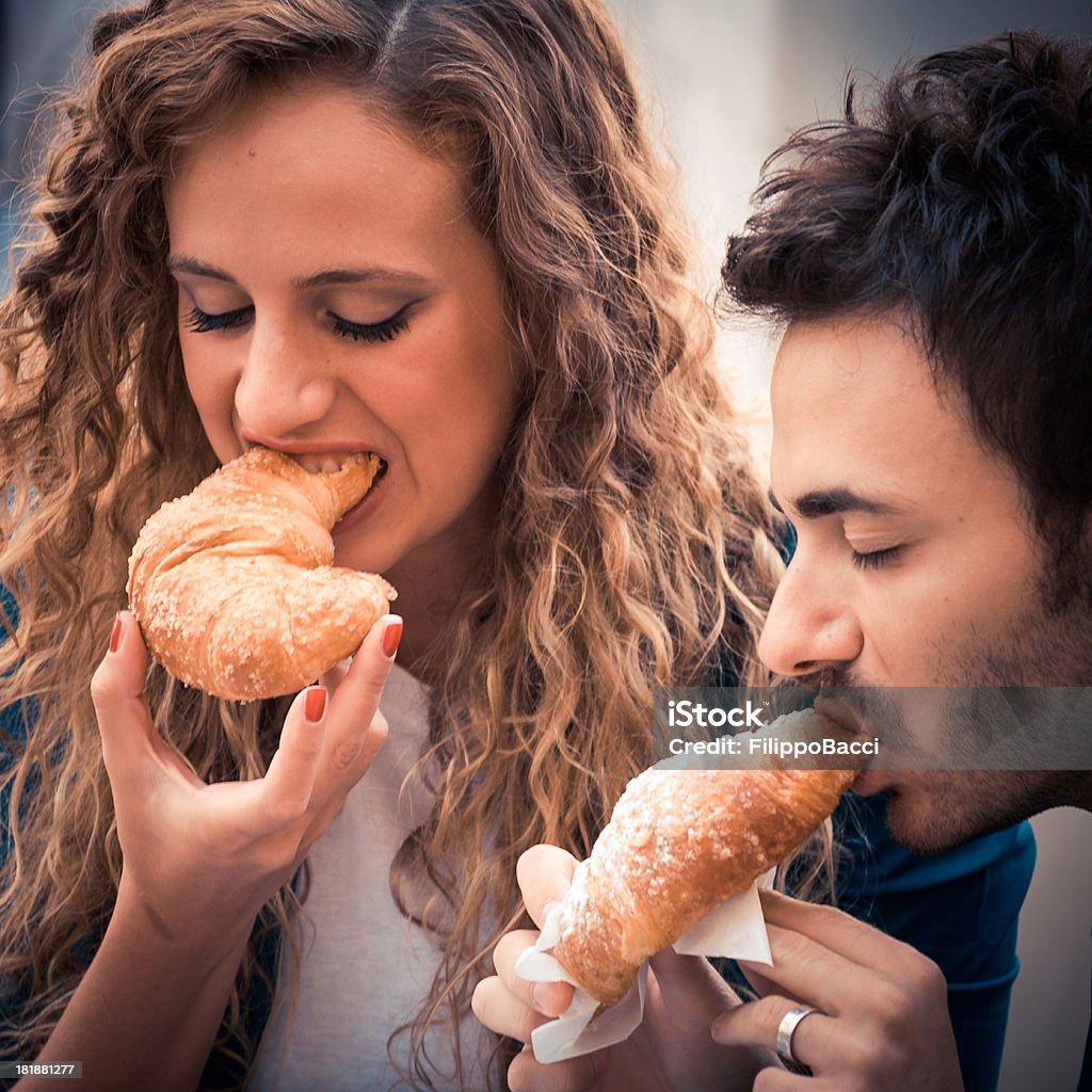 O que um croissant - Foto de stock de 20-24 Anos royalty-free