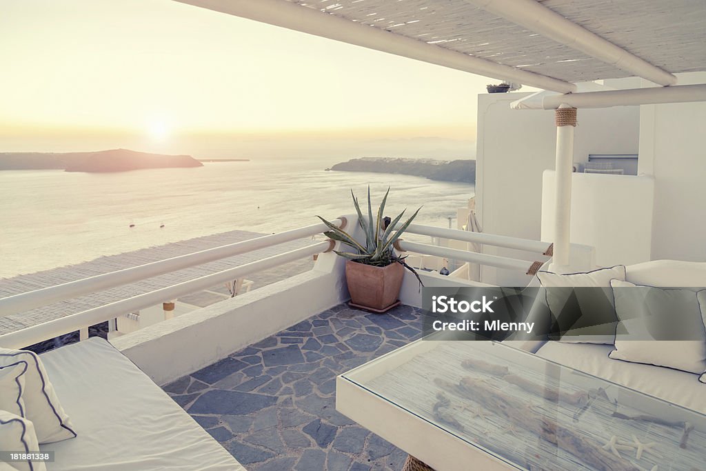 Grecia Sunset Lounge, Santorini vista - Foto stock royalty-free di Ambientazione esterna