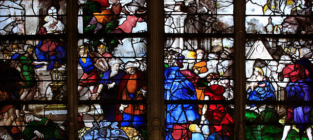 medieval janela de santa casa, igreja saint-etienne, beauvais, frança - notre dame de lorette imagens e fotografias de stock