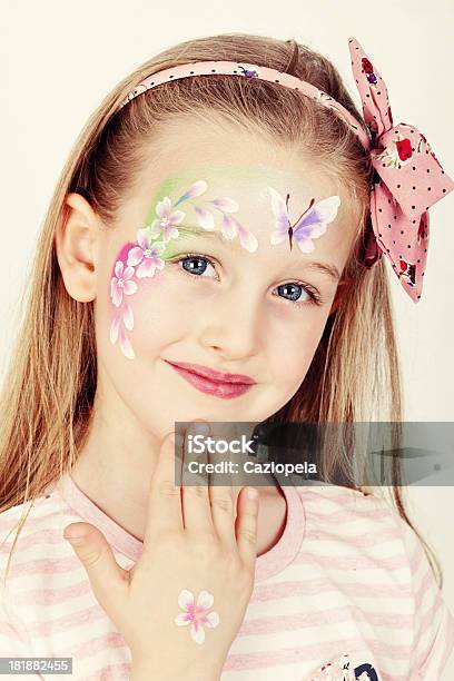 少女フェイスペイント - 1人のストックフォトや画像を多数ご用意 - 1人, 6歳から7歳, カジュアルウェア