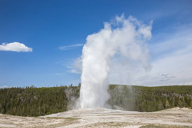 istock Old Faithful Geyser 181882559