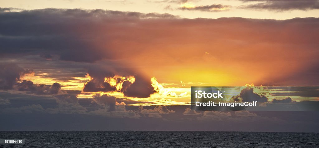 Panorama do pôr do sol do oceano - Royalty-free Azul Foto de stock