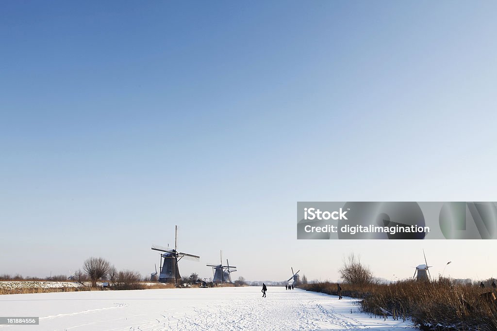 Winterlandscape in einer niederländischen Ambiente. - Lizenzfrei Eislaufen Stock-Foto