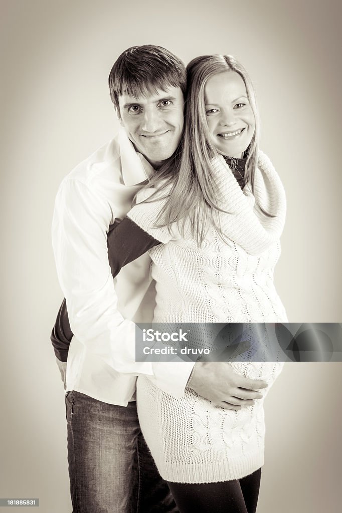 Junges Paar erwartet baby - Lizenzfrei Anfang Stock-Foto
