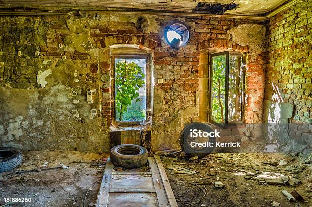 Foto De Una Antigua Fábrica Foto de stock y más banco de imágenes de Fábrica - Fábrica, Obsolescencia urbana, Abandonado