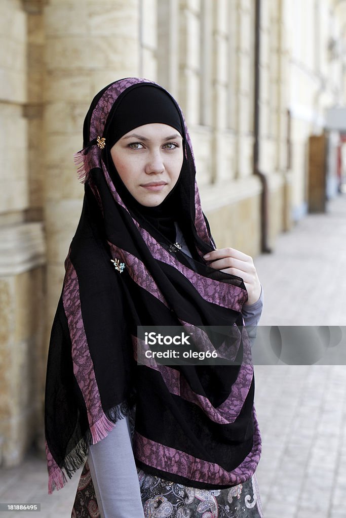 Junge Frau in muslimischen Kleidung - Lizenzfrei 20-24 Jahre Stock-Foto