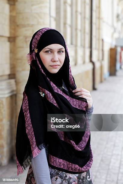 젊은 여자 이슬람교도 옷 20-24세에 대한 스톡 사진 및 기타 이미지 - 20-24세, 20-29세, 단정한 의류