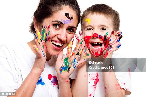 Mãe E Filho Com Xxxl Pintado - Fotografias de stock e mais imagens de 6-7 Anos - 6-7 Anos, Adulto, Alegria