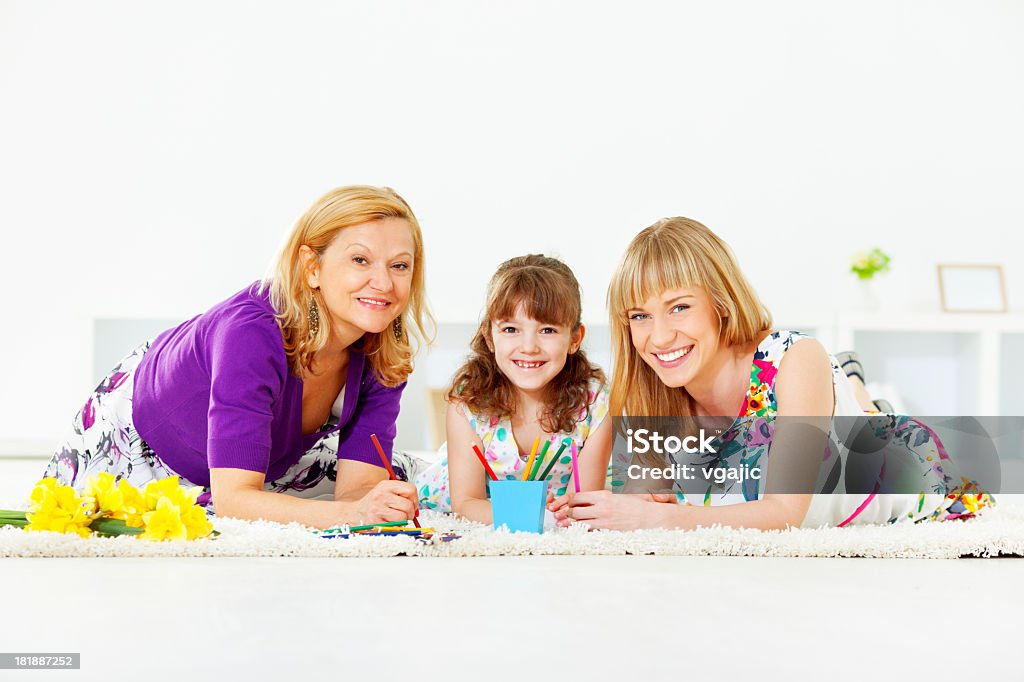 Joyeuse famille pour la fête des mères Carte de voeux et d'anniversaire. - Photo de Fille de libre de droits