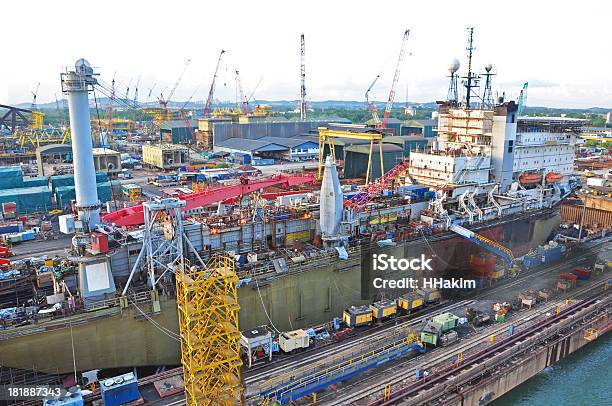 Shipyard Foto de stock y más banco de imágenes de Astillero - Astillero, Buque, Embarcación industrial