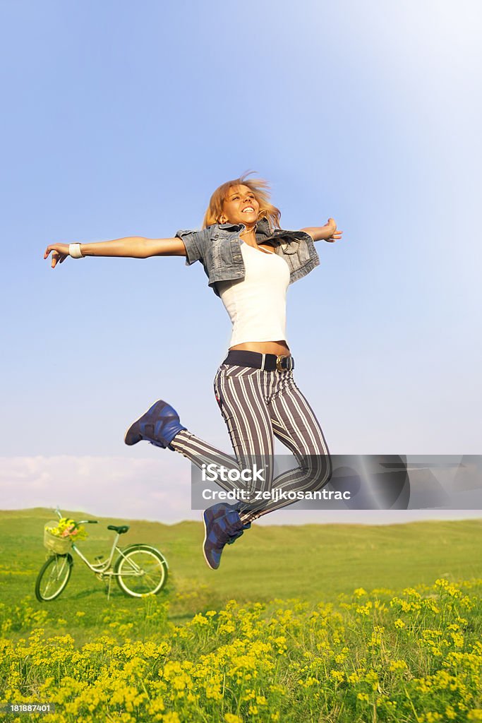 Menina de salto. - Foto de stock de Adulto royalty-free