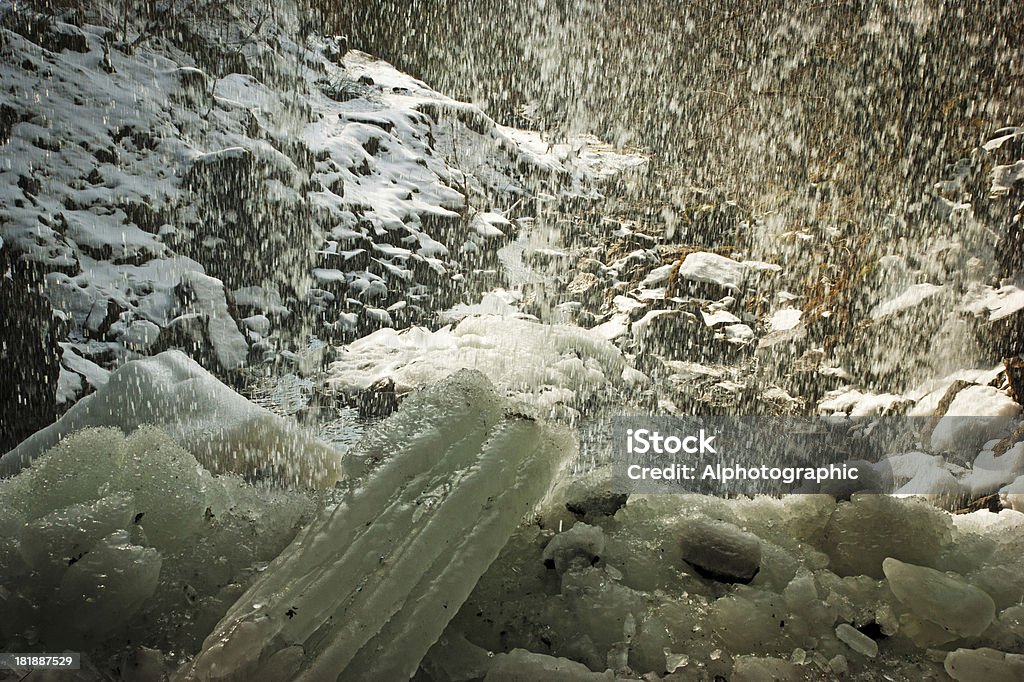 Вид на водопад - Стоковые фото Белый роялти-фри