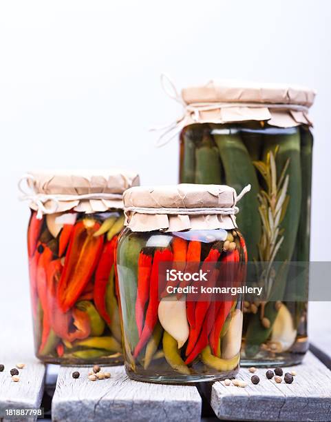 Chilli De Pickles - Fotografias de stock e mais imagens de Alho - Alho, Alimentação Saudável, Azeite