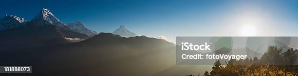 Foto de Glorioso Sol De Montanha De Panorama Annapurna Picos Himalaia Nepal e mais fotos de stock de Annapurna