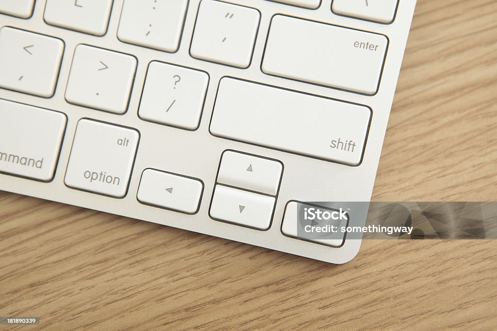 El moderno y elegante con teclado de un ordenador - Foto de stock de Blanco - Color libre de derechos