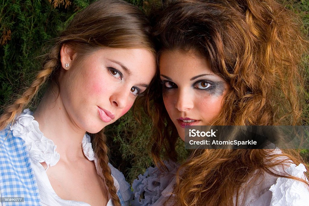 Party Girls: Fancy Dress-Laura & Aida - Lizenzfrei Alice im Wunderland Stock-Foto