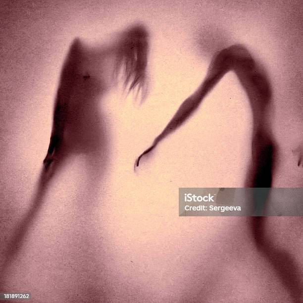 Silueta De Una Pareja Desnuda Foto de stock y más banco de imágenes de Cuerpo humano - Cuerpo humano, Mujeres, Sexo y reproducción
